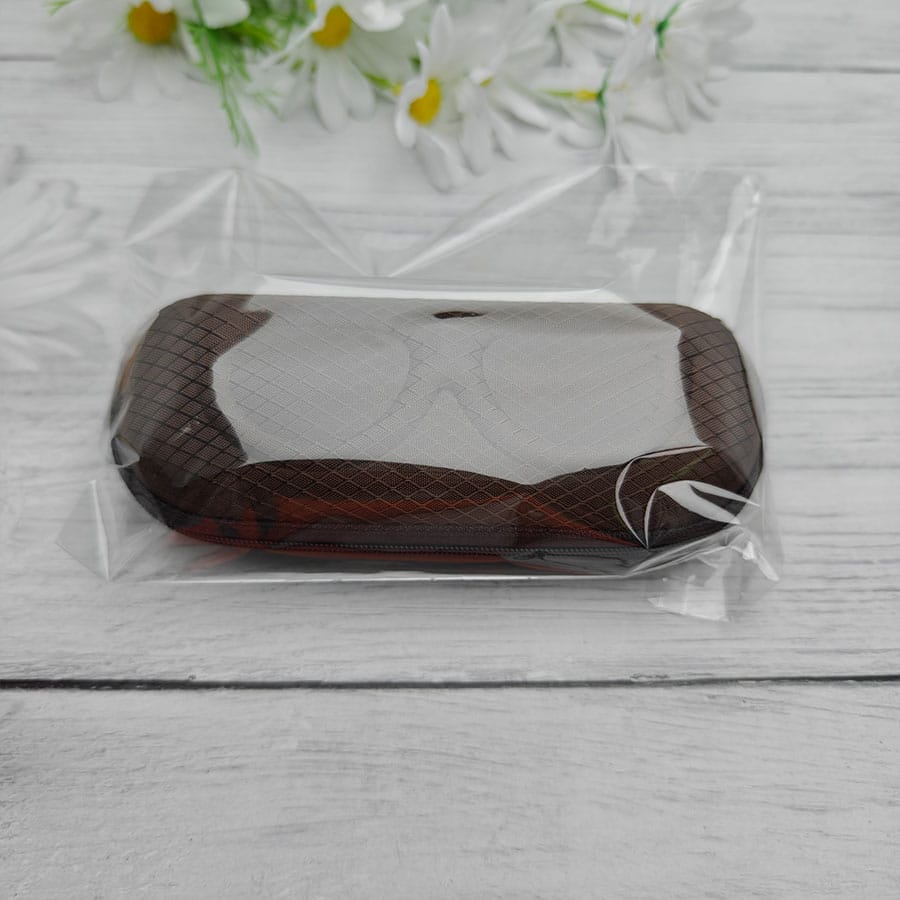 Zipper glasses case