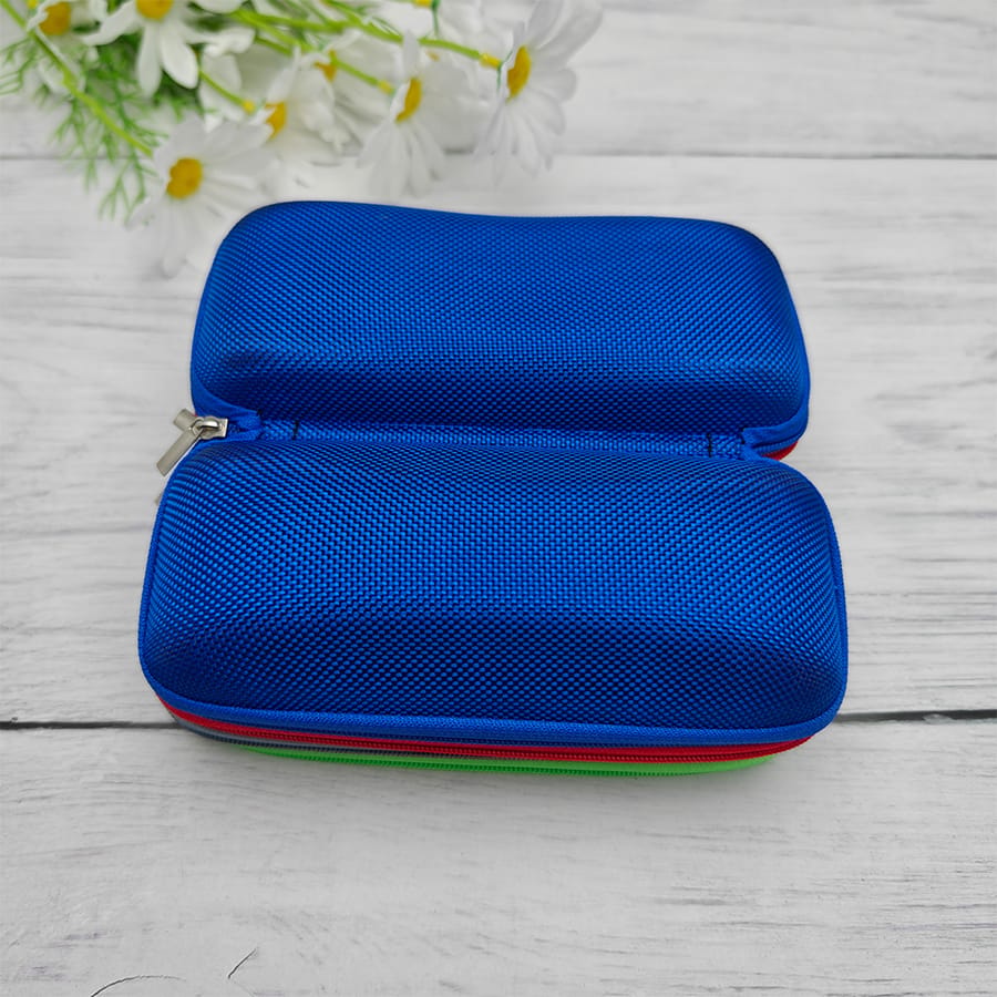Zipper glasses case