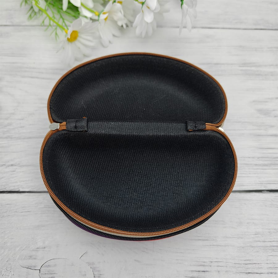 Zipper glasses case