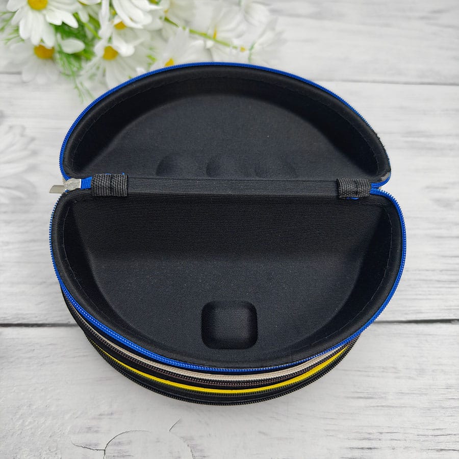 Zipper glasses case