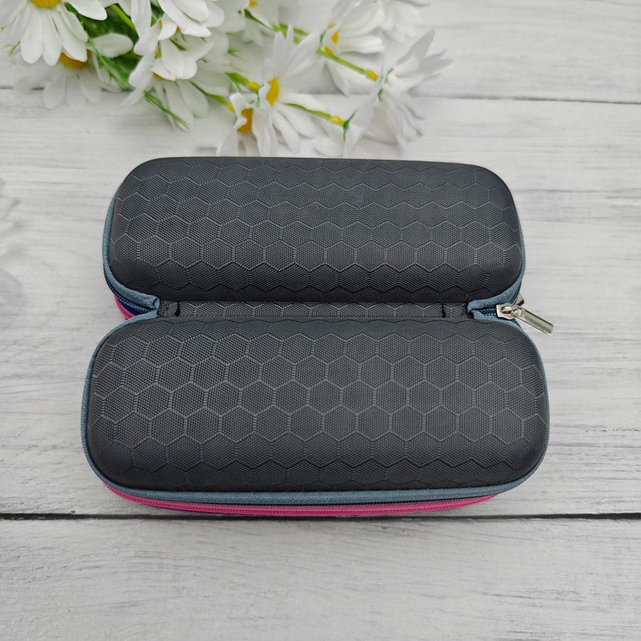 Zipper glasses case
