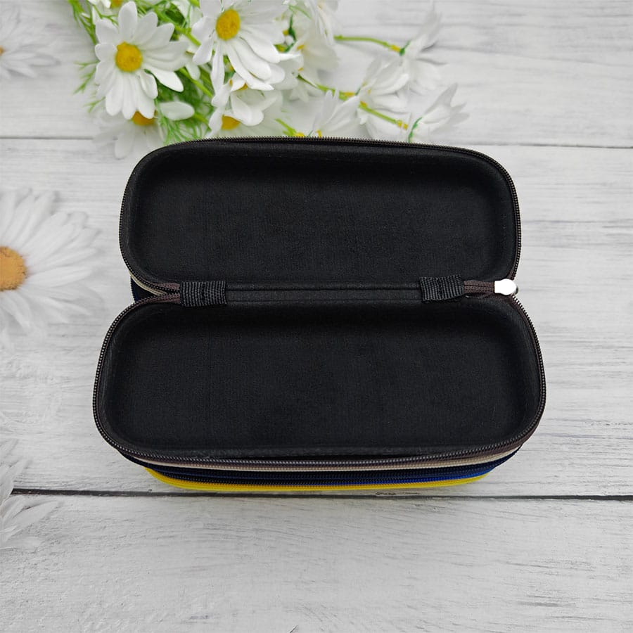 Zipper glasses case