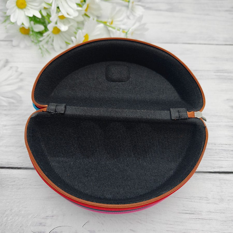 Zipper glasses case
