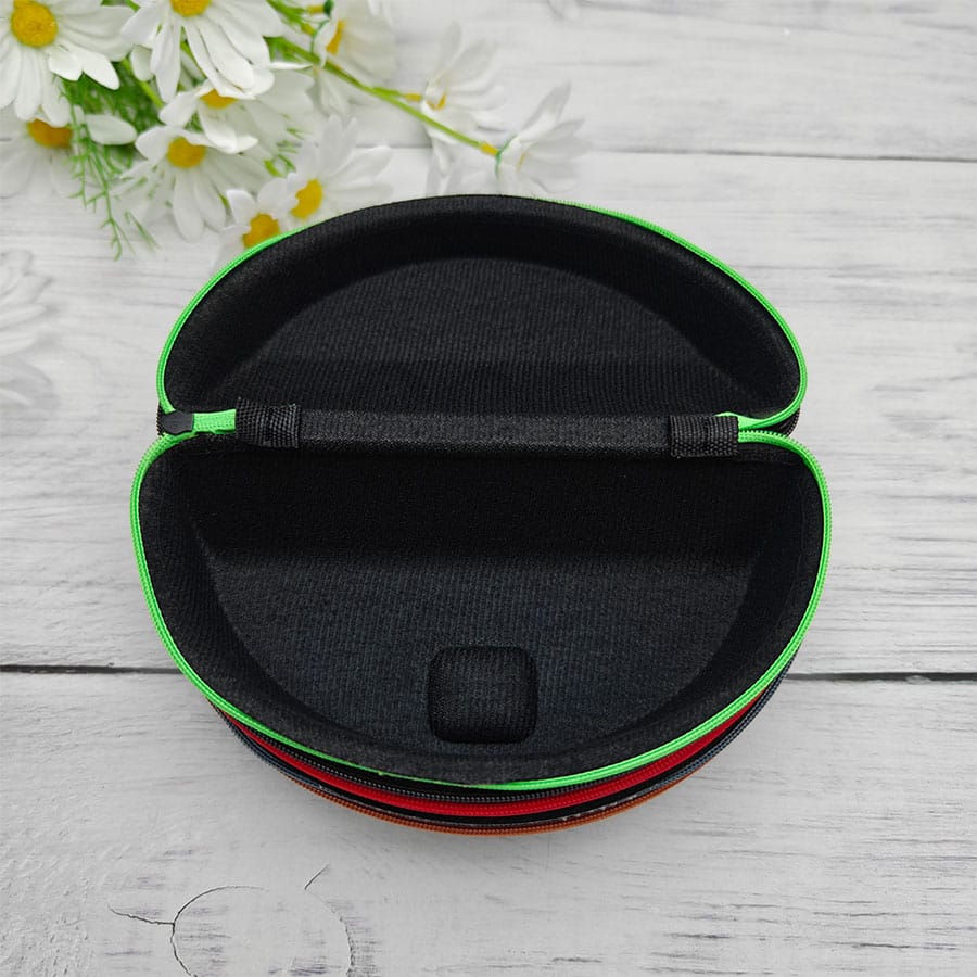 Zipper glasses case