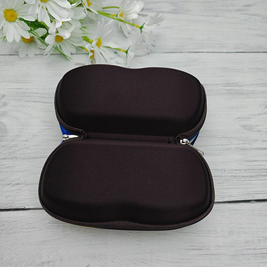 Zipper glasses case
