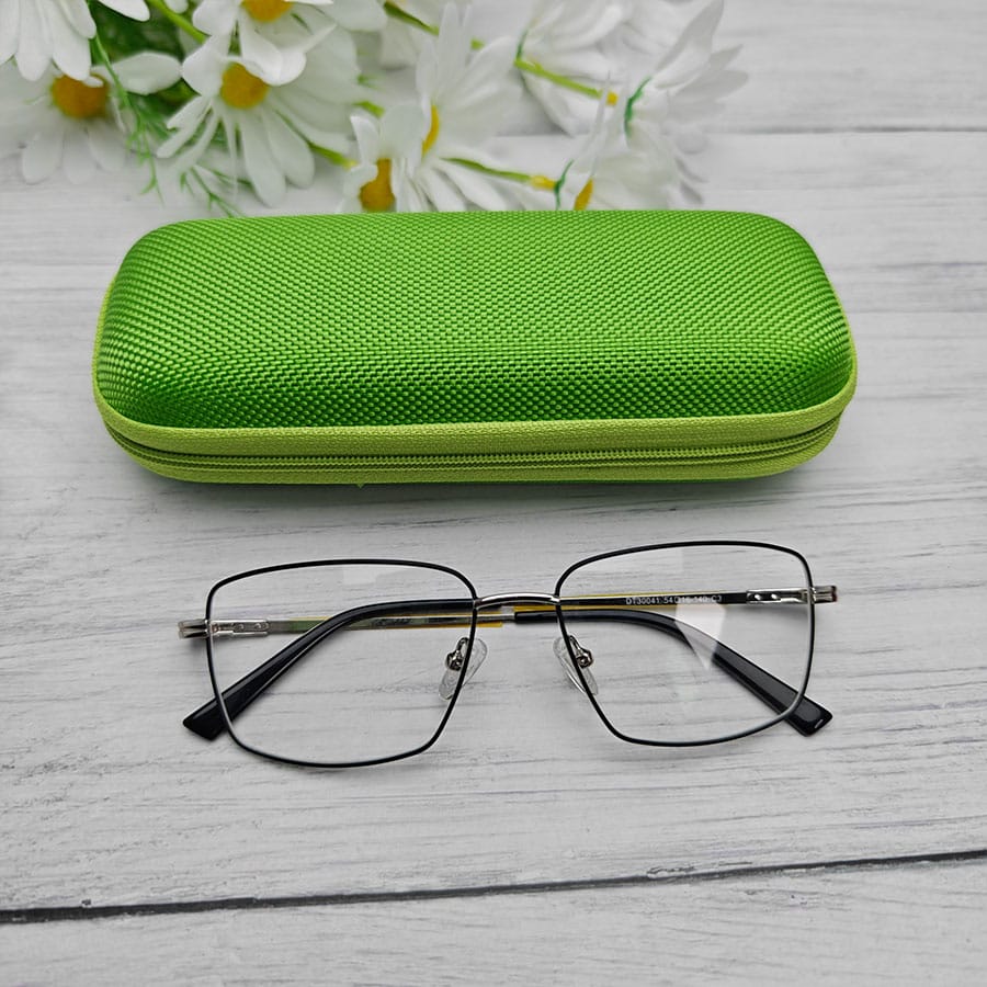 Zipper glasses case