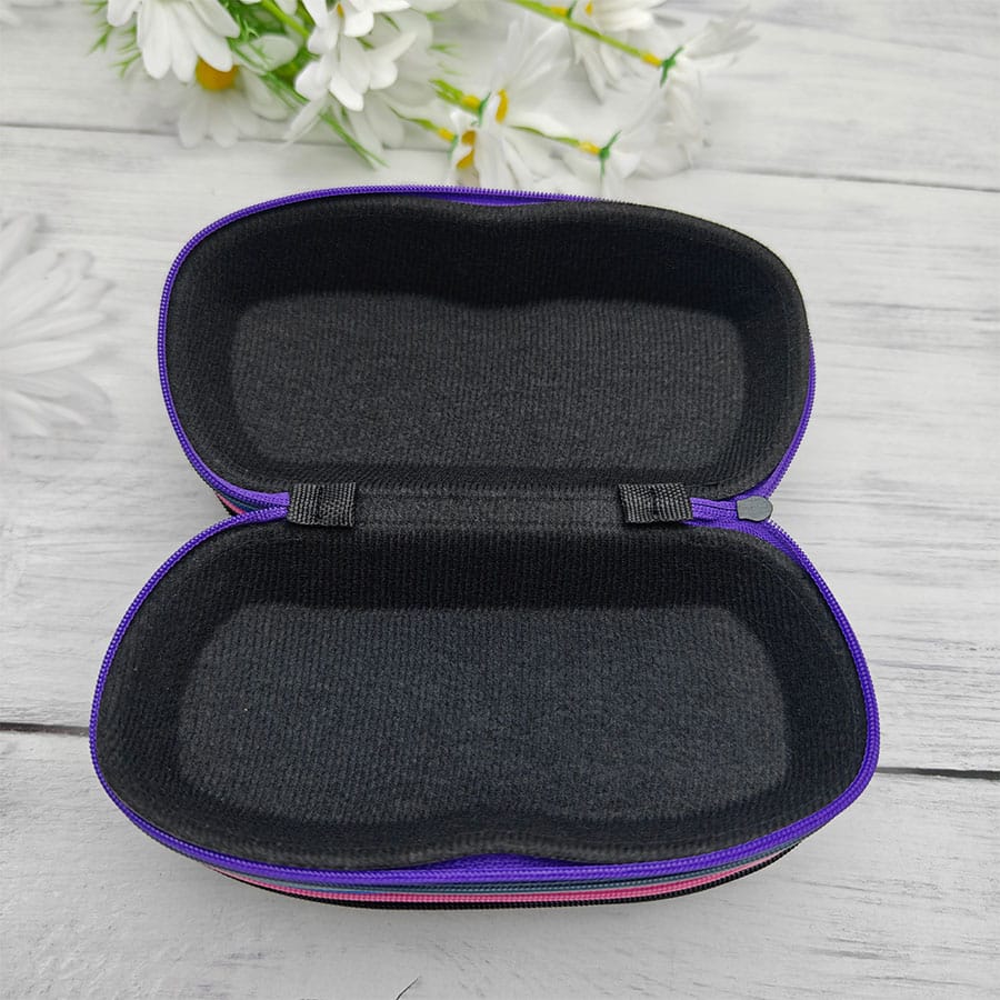 Zipper glasses case