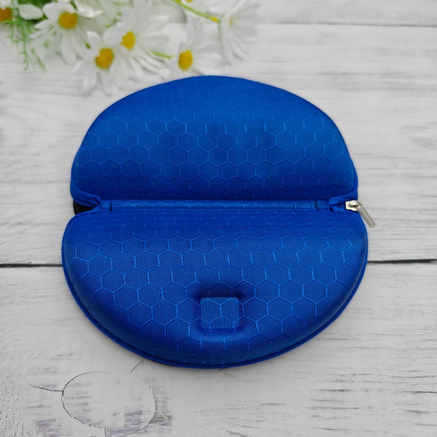 Zipper glasses case