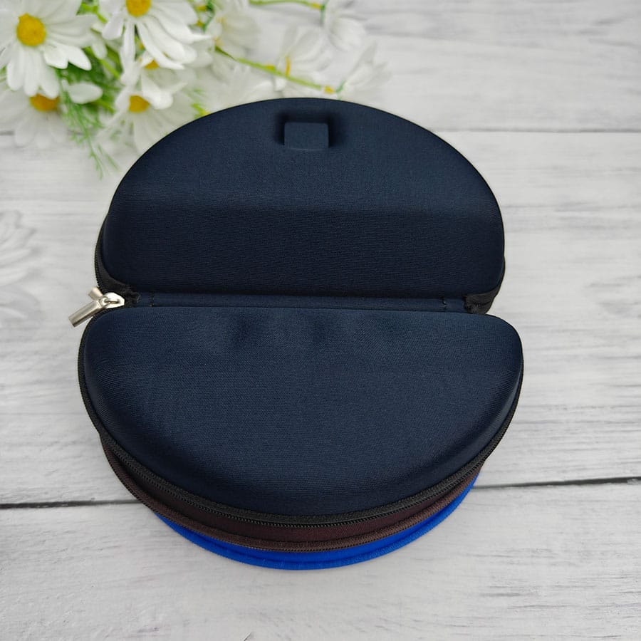 Zipper glasses case