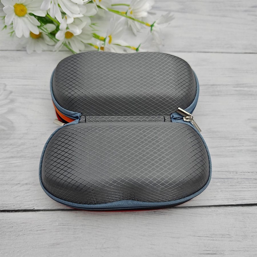 Zipper glasses case