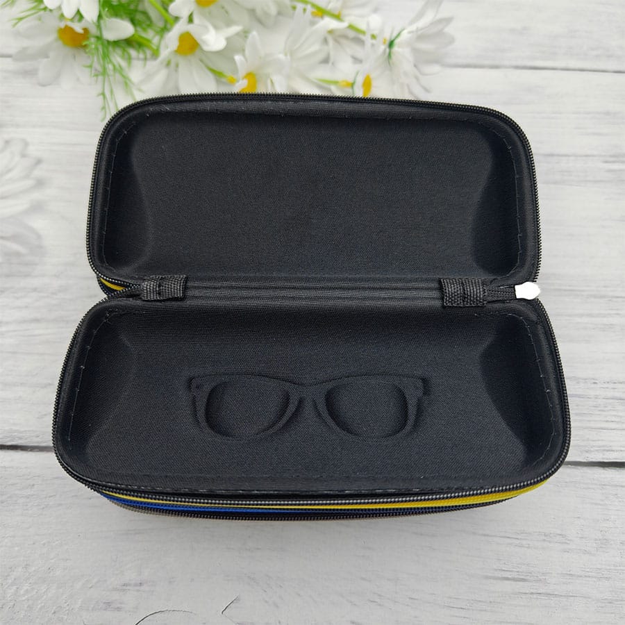 Zipper glasses case