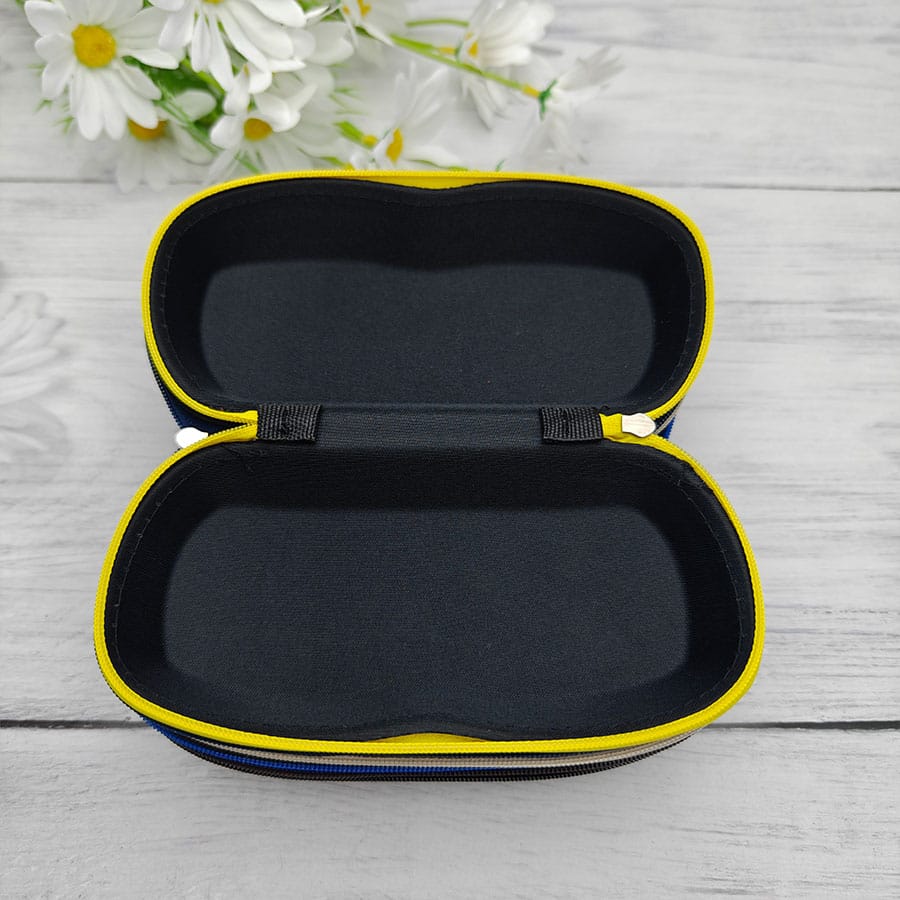Zipper glasses case