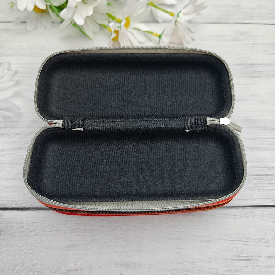 Zipper glasses case