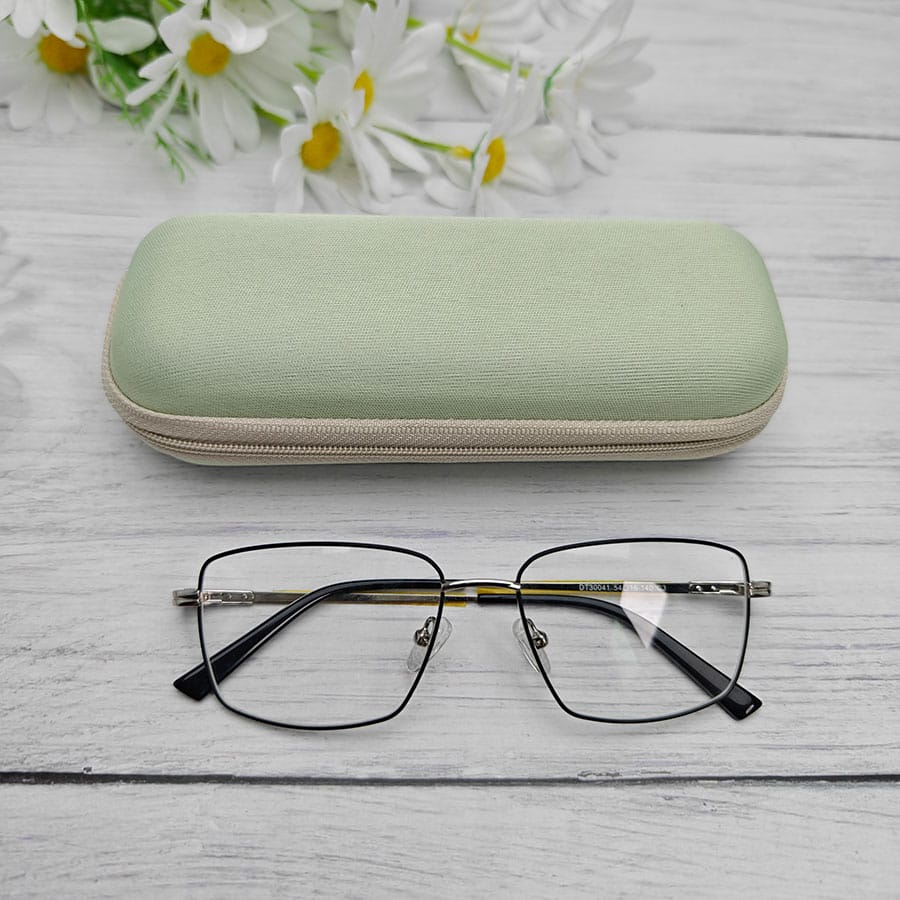 Zipper glasses case