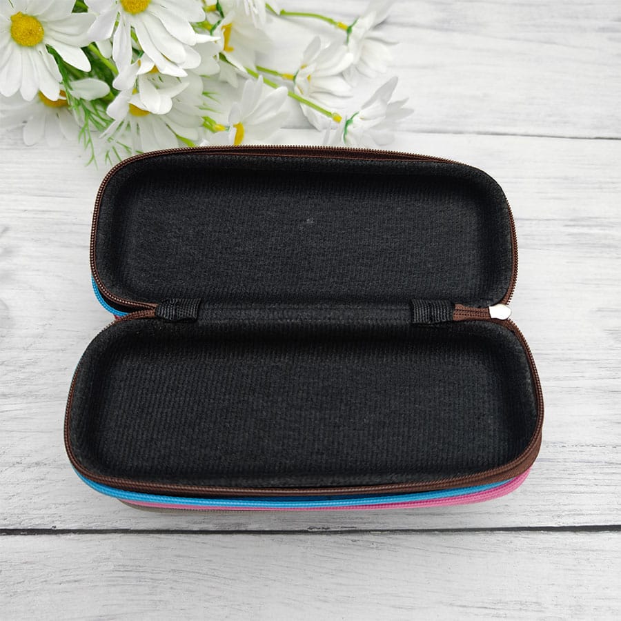 Zipper glasses case