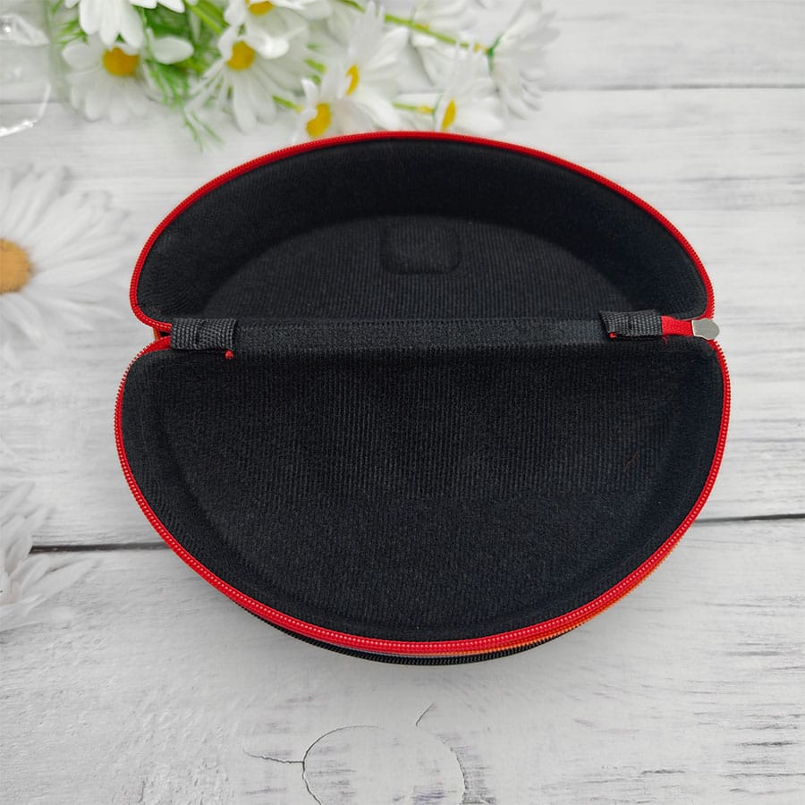 Zipper glasses case
