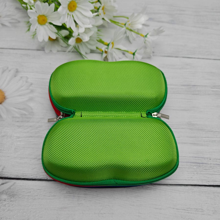 Zipper glasses case