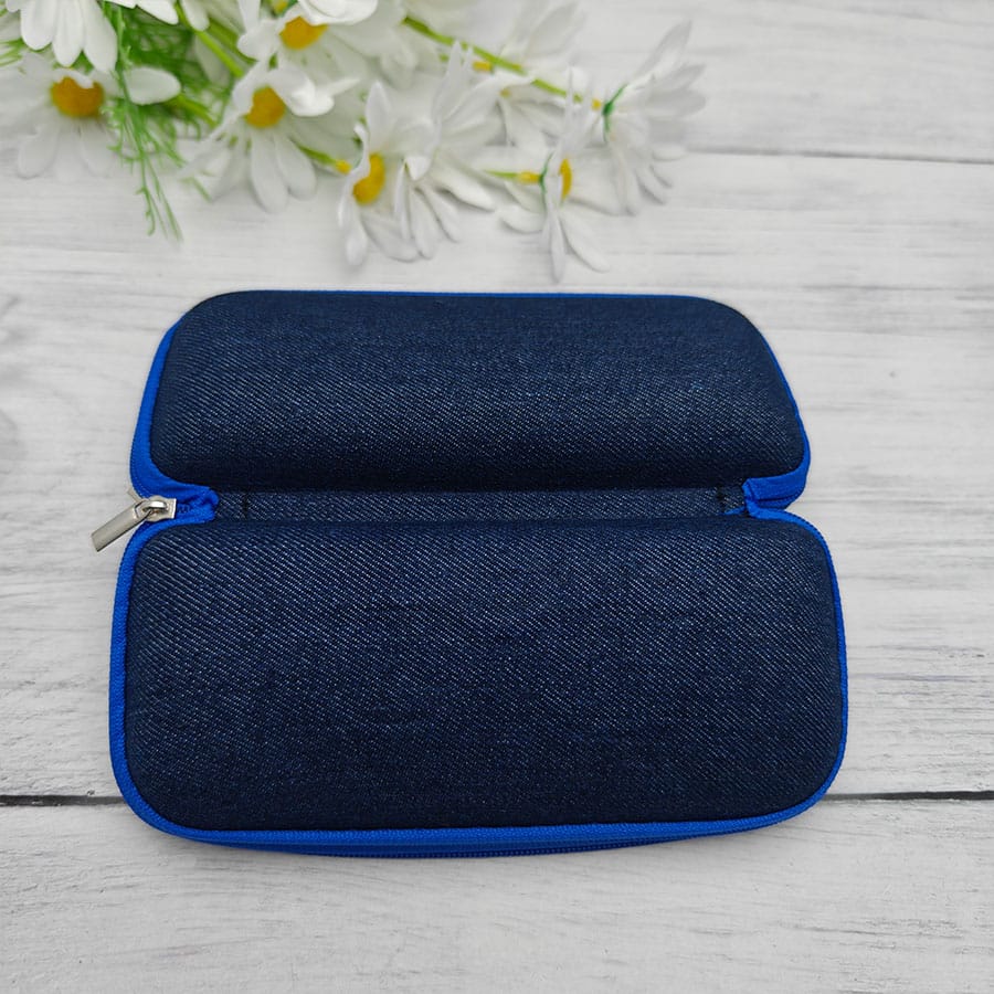 Zipper glasses case