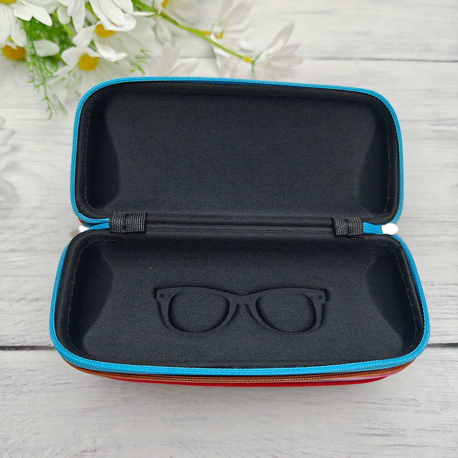 Zipper glasses case
