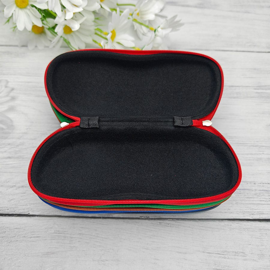 Zipper glasses case