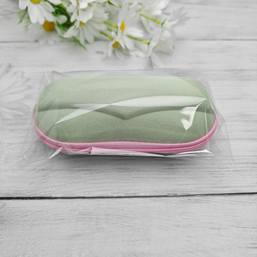 Zipper glasses case
