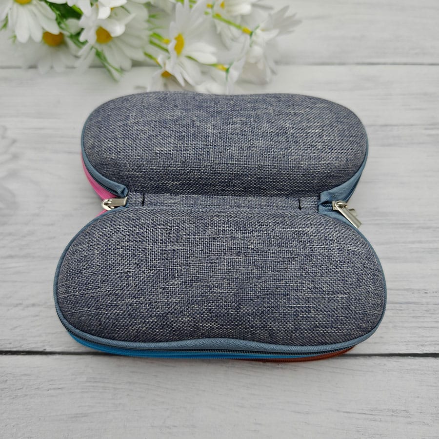 Zipper glasses case
