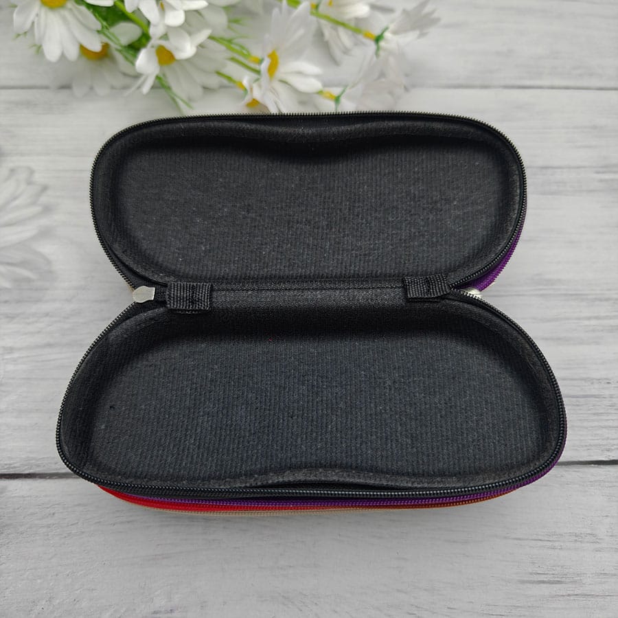 Zipper glasses case