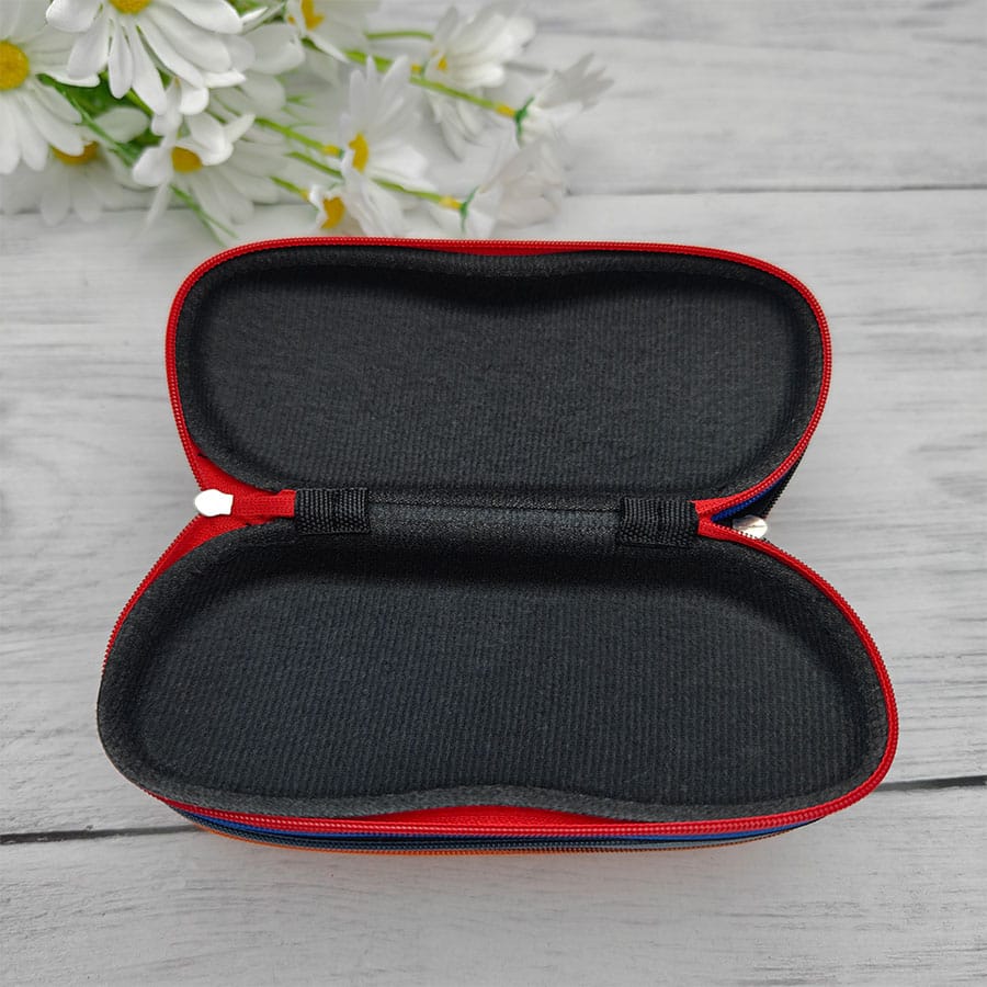 Zipper glasses case