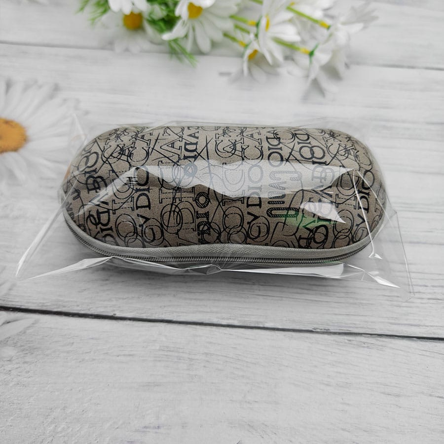 Zipper glasses case