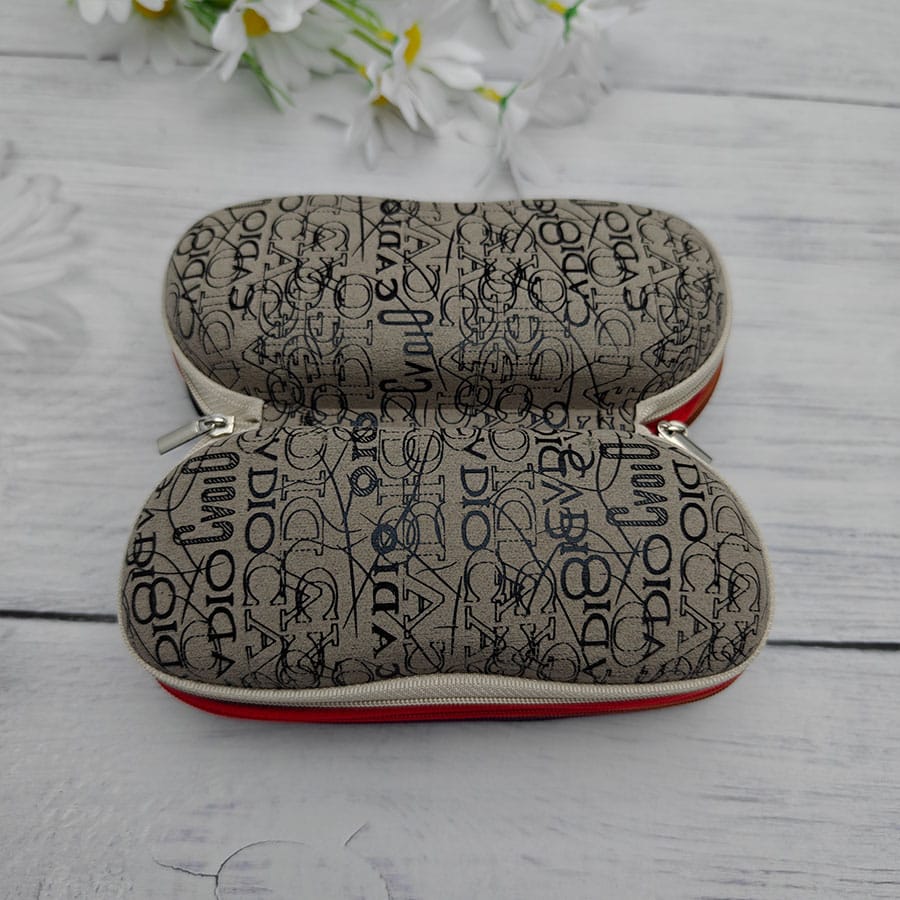 Zipper glasses case