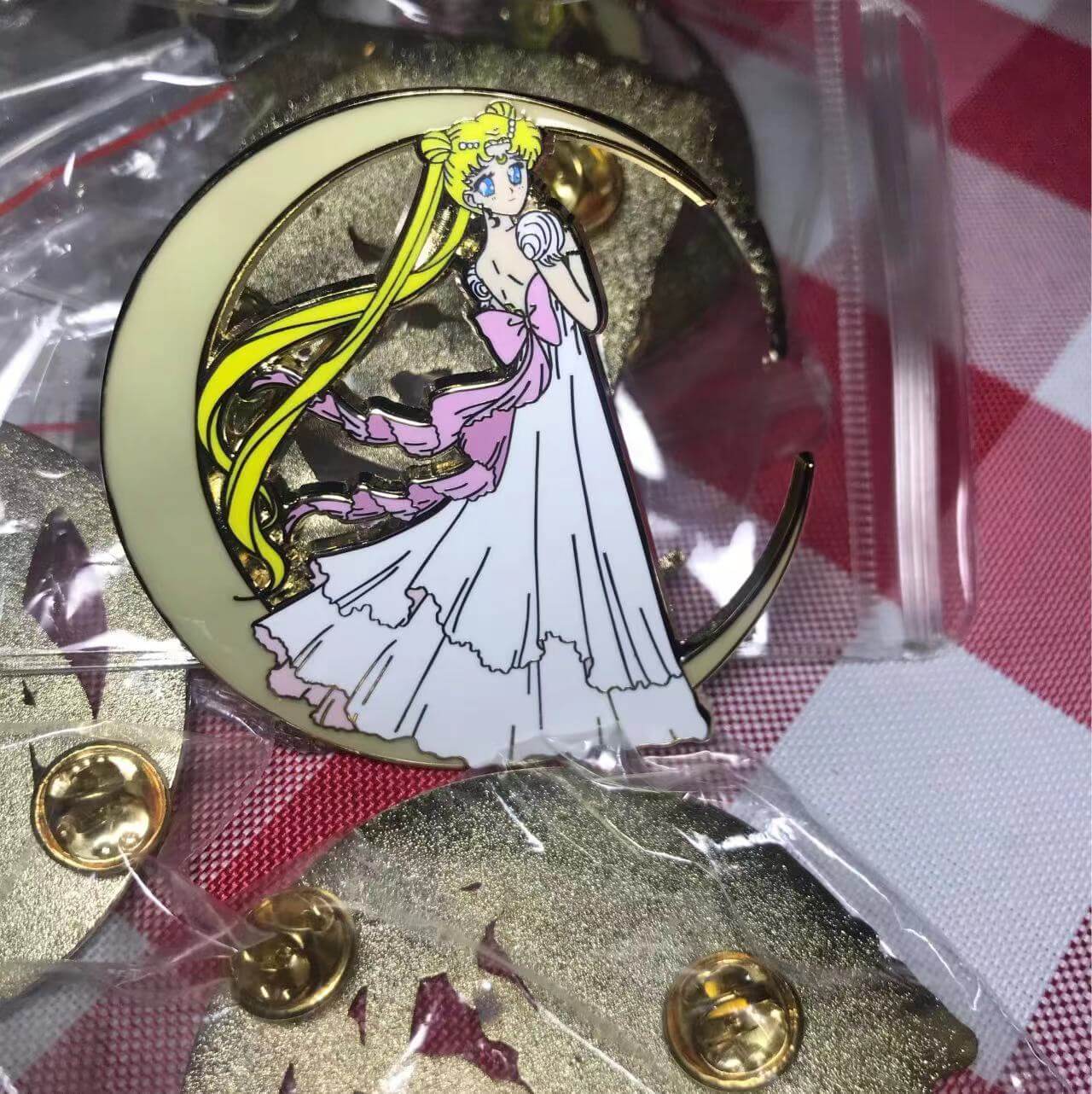Moon Pin