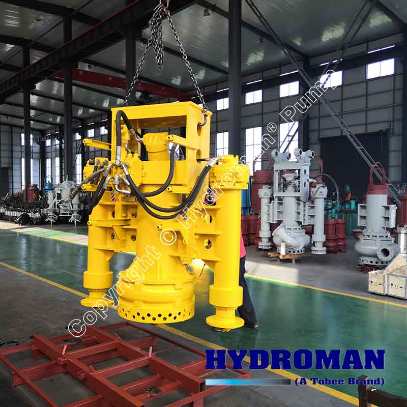 Submersible dredging sand pump with agitator