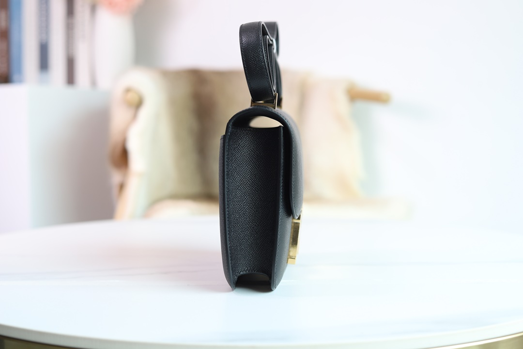 CONSTANCE 24 CC89 NOIR GOLDEN HARDWARE