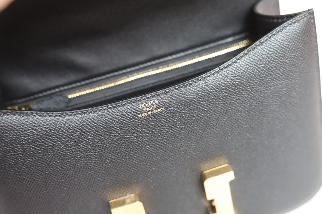 CONSTANCE 24 CC89 NOIR GOLDEN HARDWARE