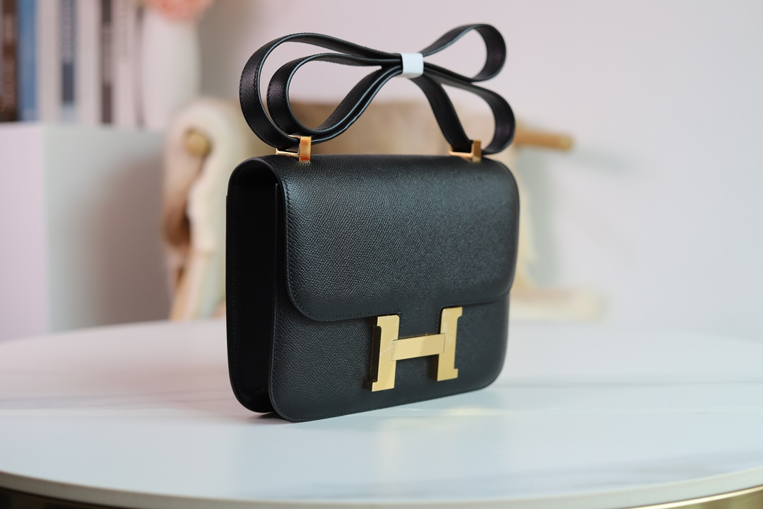 CONSTANCE 24 CC89 NOIR GOLDEN HARDWARE
