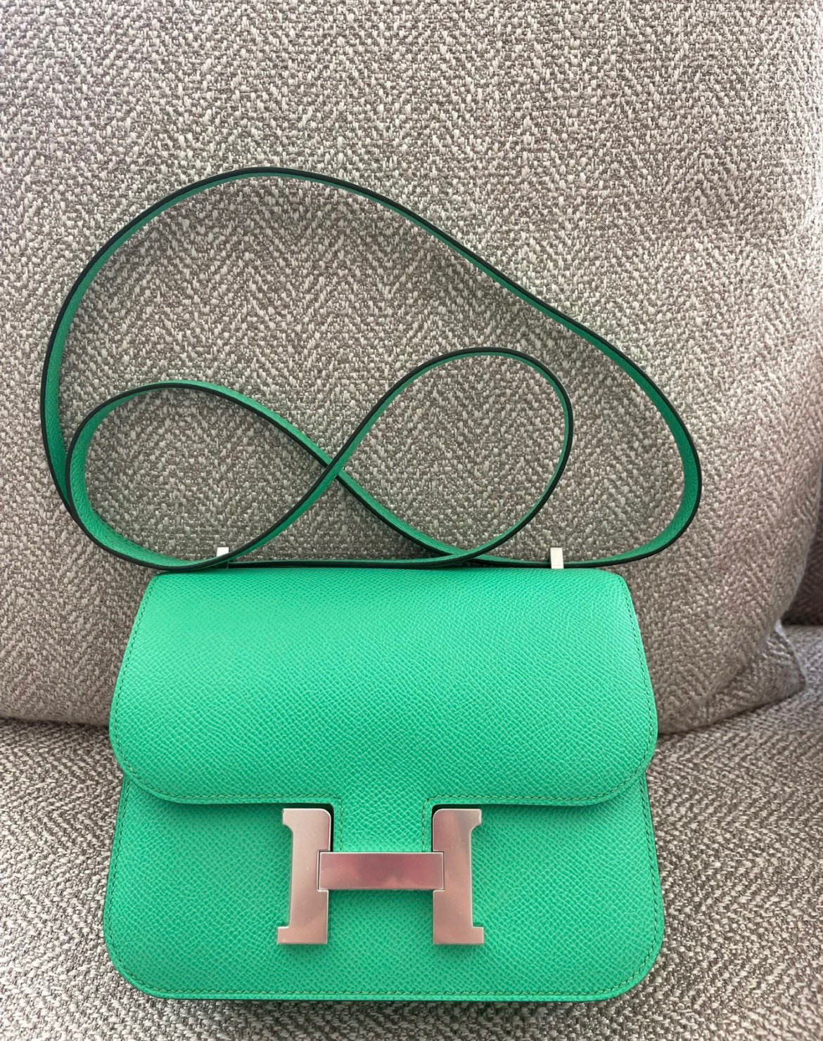 CONSTANCE 18CM EPSOM 0Z VERT COMICS PHW