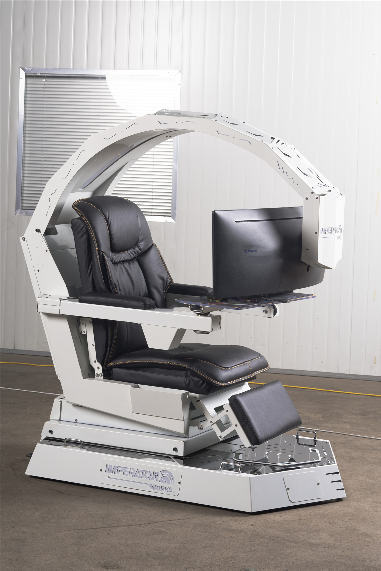 IW R1 Computer Workstation Gaming Cockpit most classical design for 3*32 monitors since 2017 genuine leather massage chair