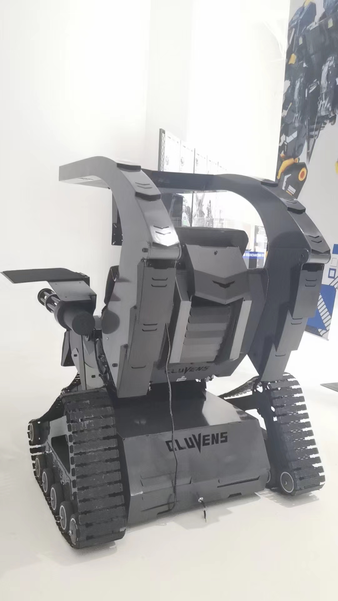 J20 Gatlin Battle Station Ultimate gaming rig recline cockpit zero gravity support multi screens